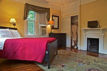 Waypoint House Bed And Breakfast Boyce Exterior photo